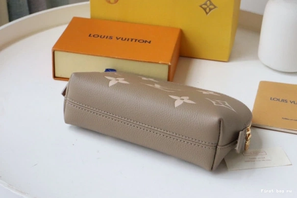 First bag ru Vuitton COSMETIC Louis POUCH 0725
